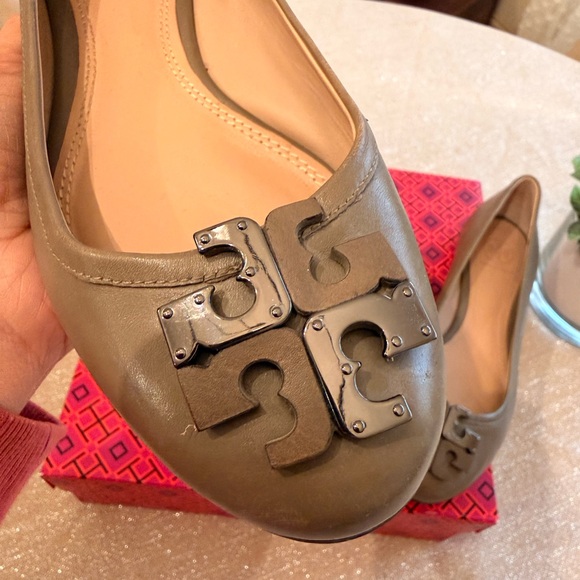 Tory Burch Women's Flats with Logo Accent, Size 7 - Picture 5 of 13